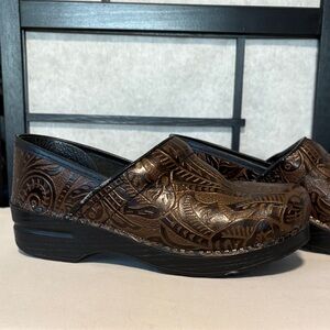 Dansko Men's Brown Embossed Leather Slip-On Clogs